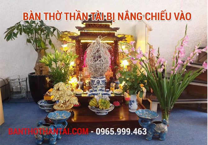 Bàn Thờ Thần Tài bị nắng chiếu vào